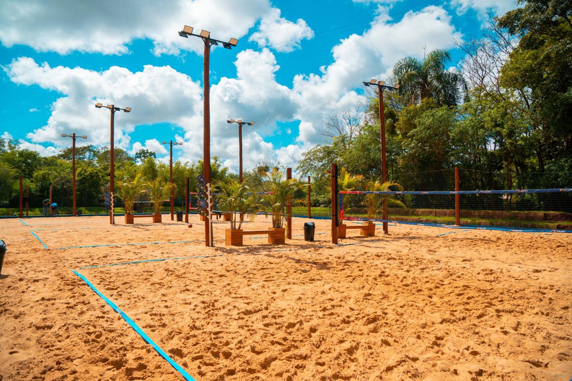 Mabu Thermas Grand Resort Foz do Iguaçu Exterior foto The sand volleyball courts at the University of Florida