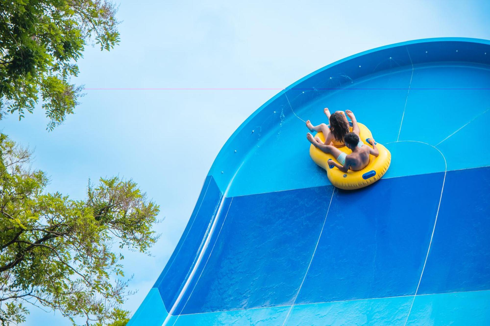Mabu Thermas Grand Resort Foz do Iguaçu Exterior foto A person on a water slide